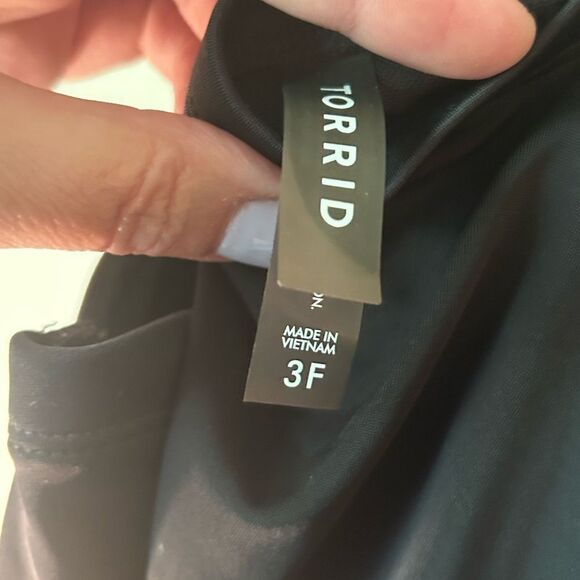 EUC Torrid Black Caged Top Ruched Swimsuit - Size 3F - Picture 3 of 5